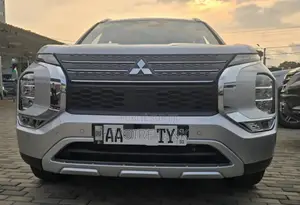 Photo - New Mitsubishi Outlander 2025 Gris