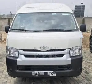 Photo - New Toyota HiAce 2024 Blanc