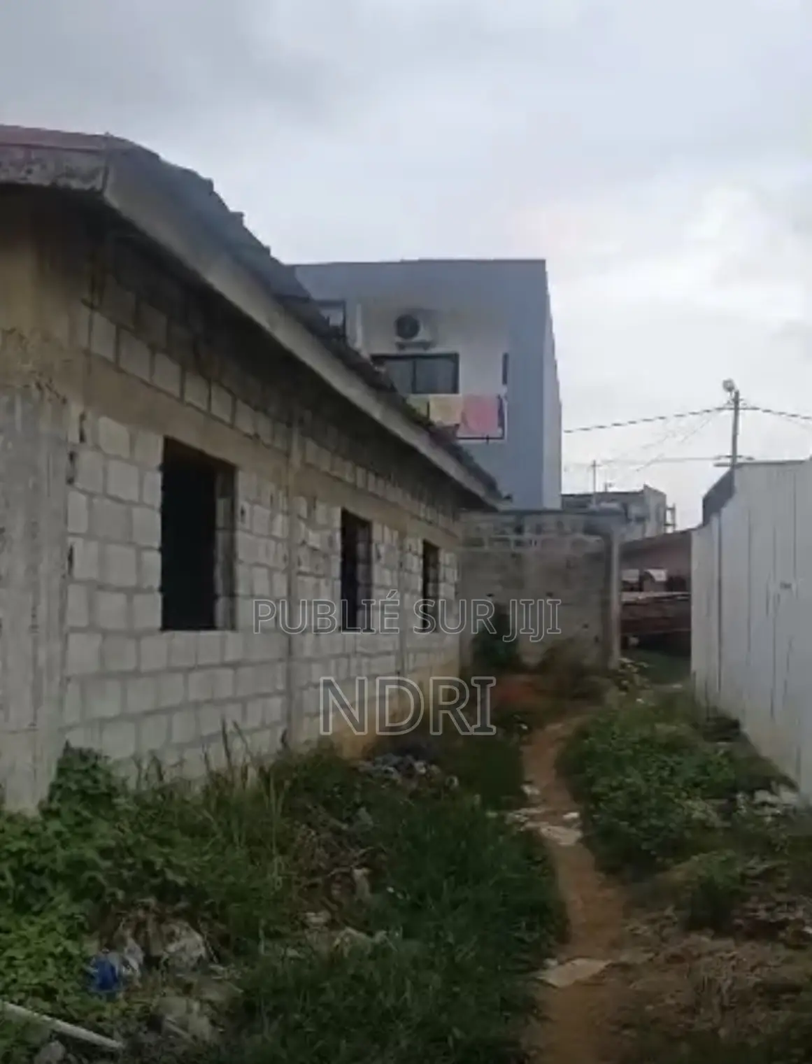 4chbre Maison dans Building House, Cocody à Vendre