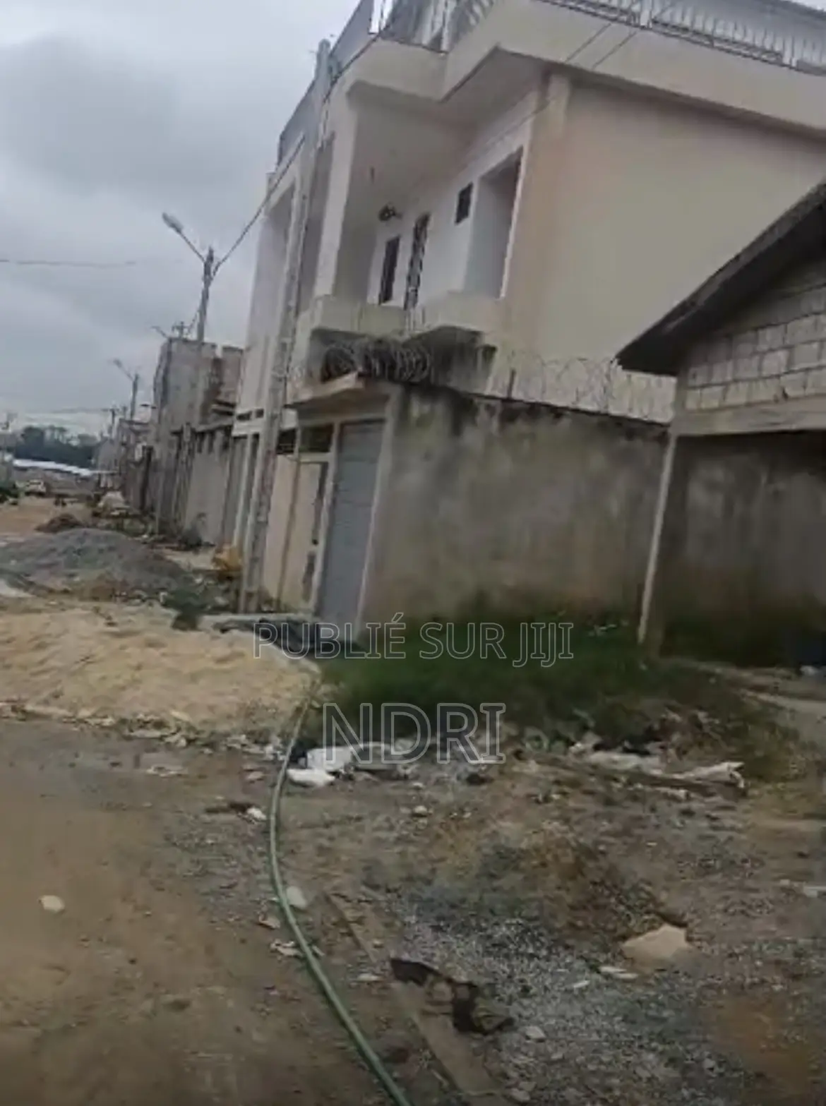 4chbre Maison dans Building House, Cocody à Vendre