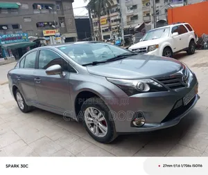 Toyota Avensis 2014 Gris