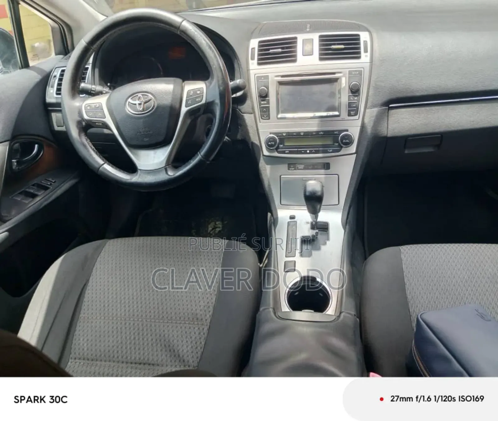 Toyota Avensis 2014 Gris