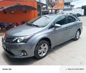 Toyota Avensis 2014 Gris