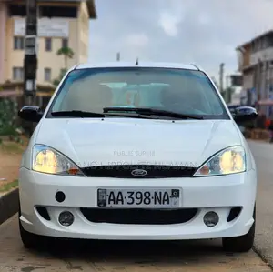 Photo - Ford Focus 2002 Blanc