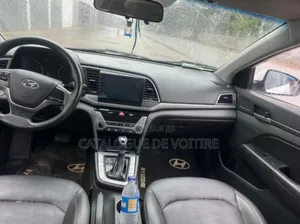 Hyundai Avante 2018 Blanc