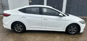 Hyundai Avante 2018 Blanc