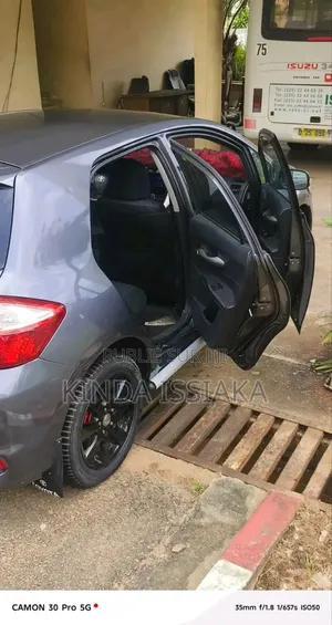 Toyota Auris 2011 Gris