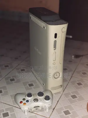 Photo - Xbox 360 Avec +10 Jeux Installés Et Deux Manettes 2e Main