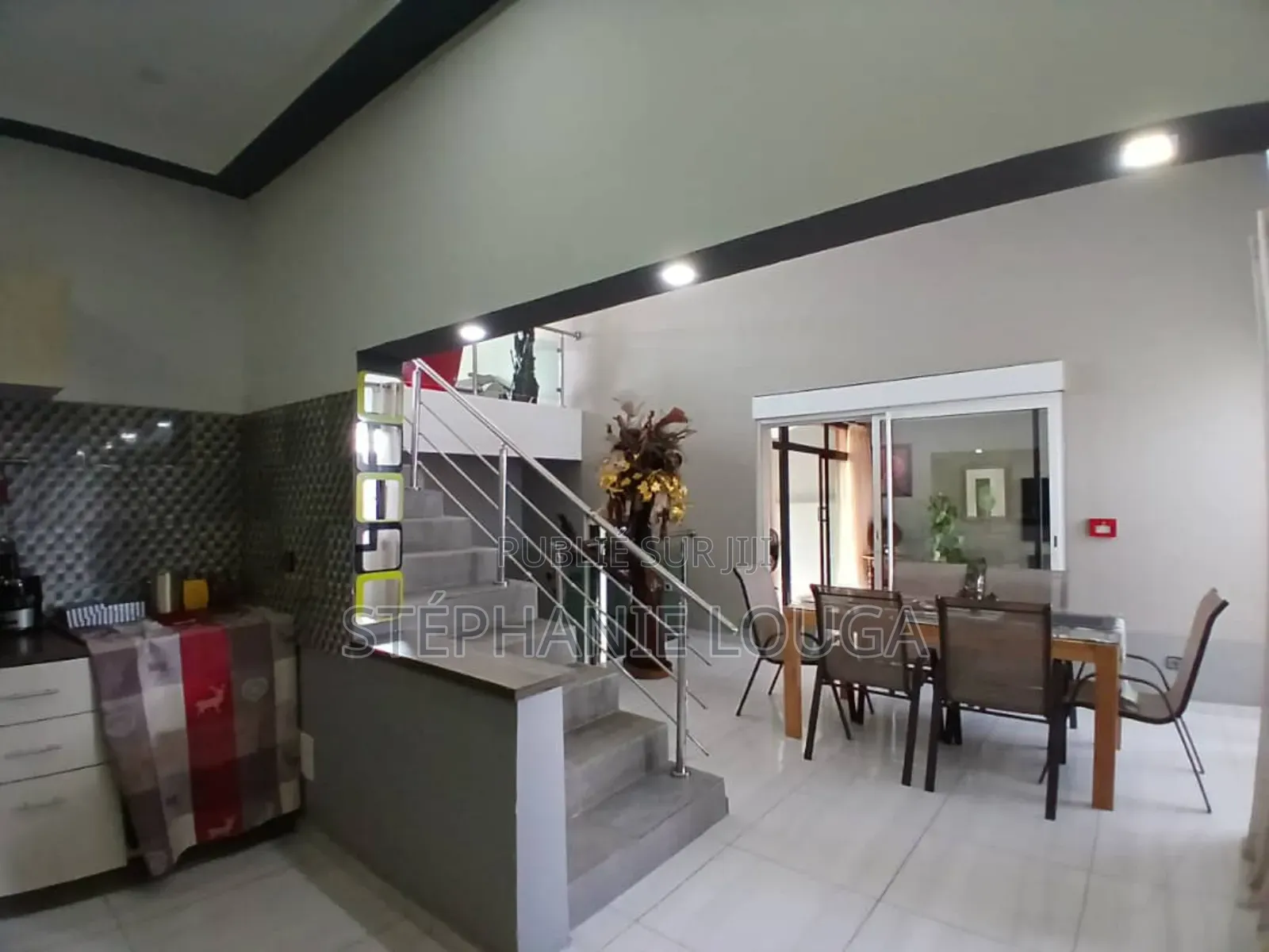 Furnished 5chbre Duplex dans Grand Bassam Rosier à Louer