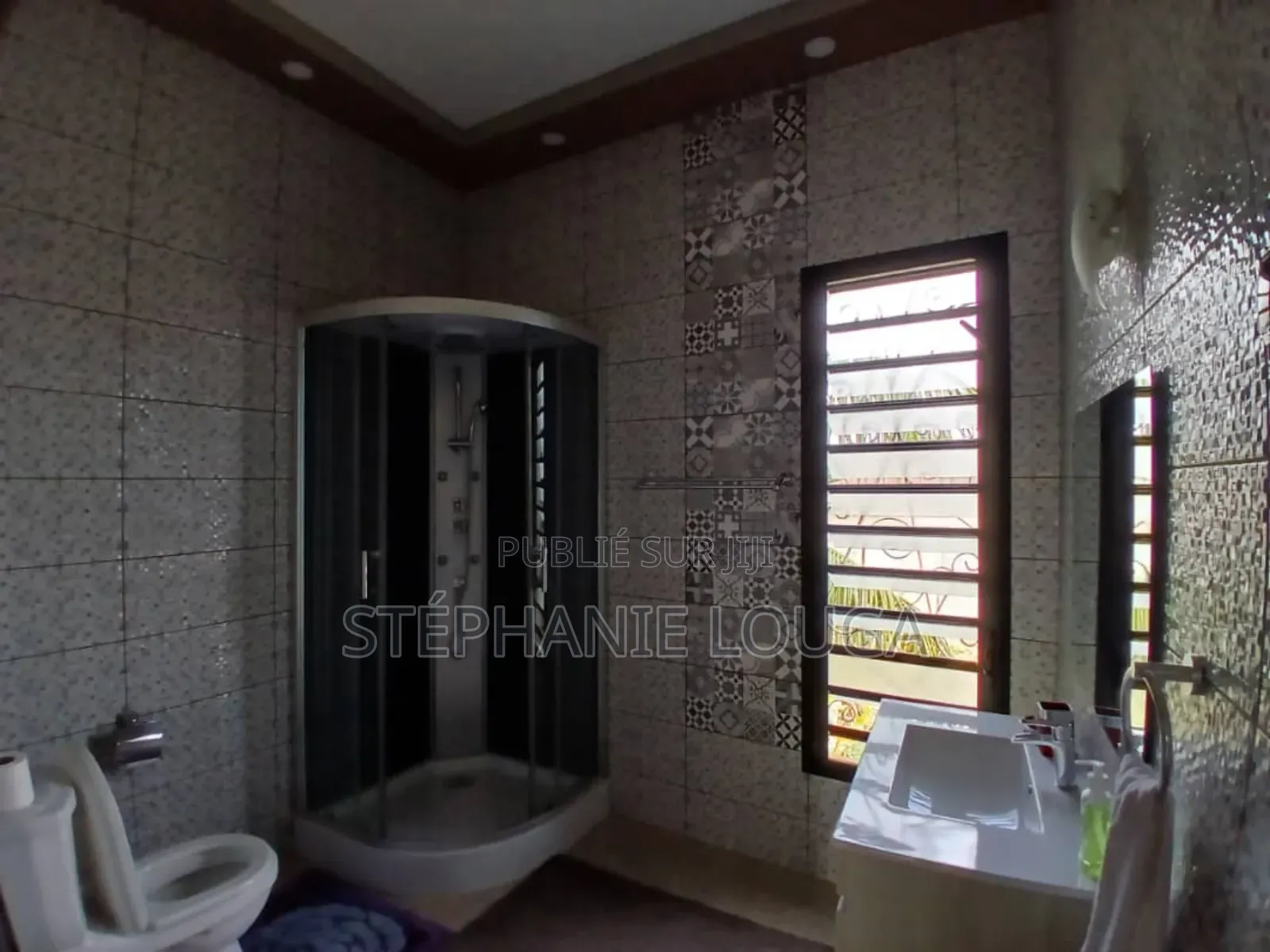 Furnished 5chbre Duplex dans Grand Bassam Rosier à Louer