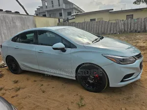 Photo - Chevrolet Cruze 2018 Blue