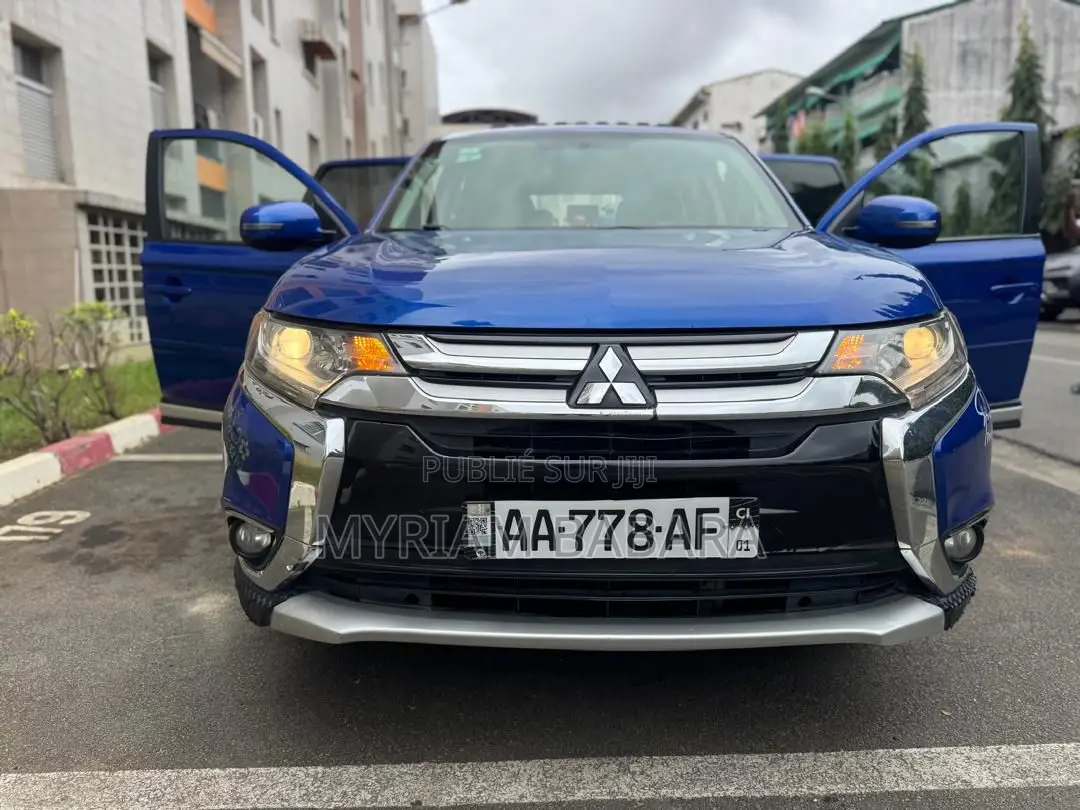 Mitsubishi Outlander 2018 Blue