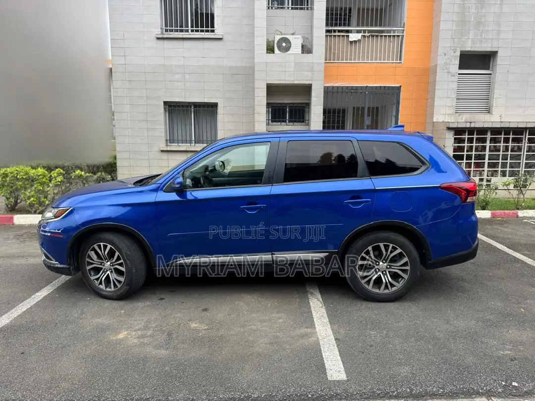 Mitsubishi Outlander 2018 Blue