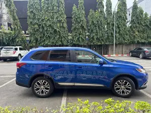 Mitsubishi Outlander 2018 Blue