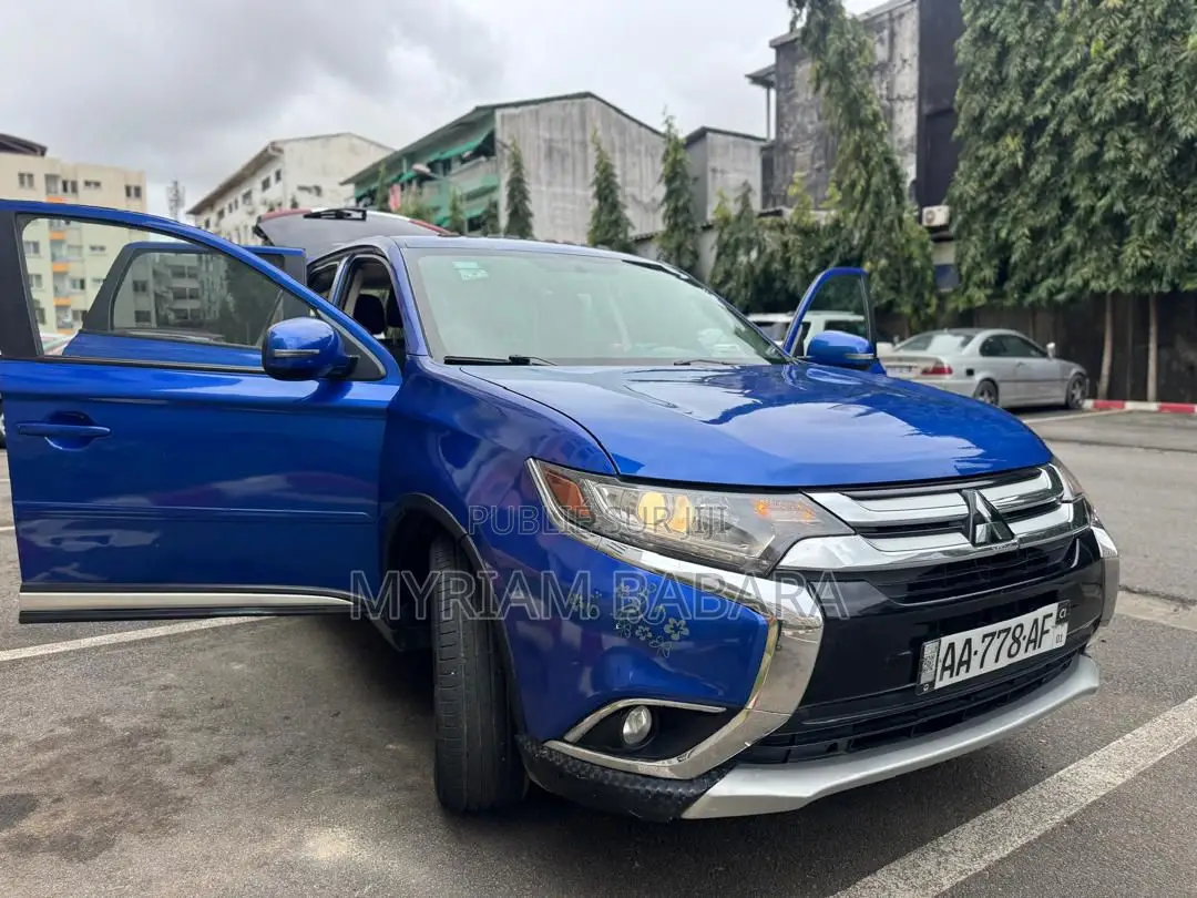 Mitsubishi Outlander 2018 Blue