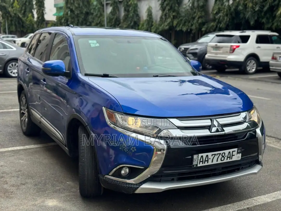 Mitsubishi Outlander 2018 Blue