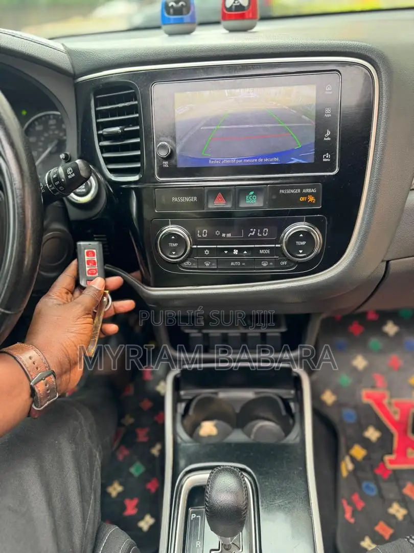 Mitsubishi Outlander 2018 Blue