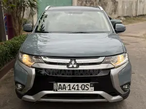 Photo - Mitsubishi Outlander 2020 Blanc cassé