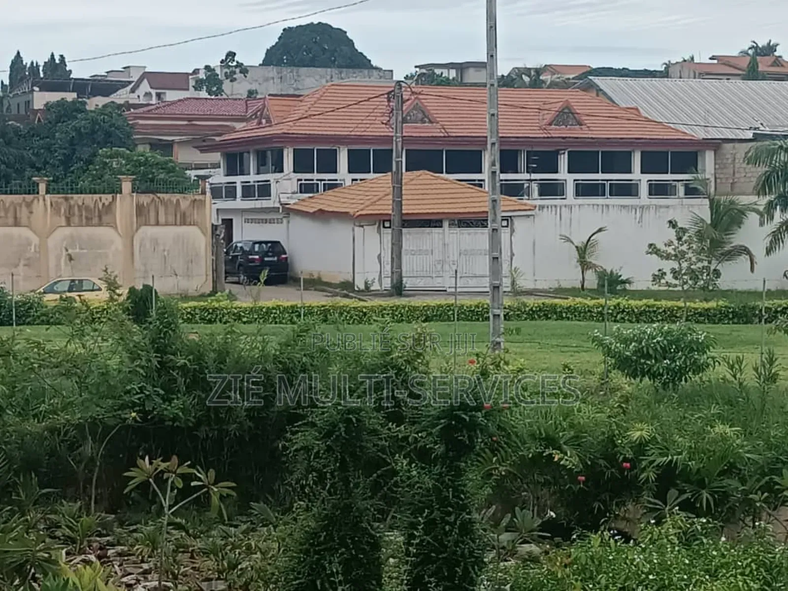 Furnished 12chbre Duplex dans Zié Multi-Service, Cocody à Vendre