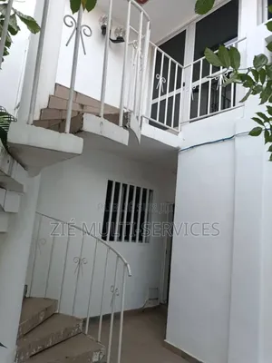 Furnished 12chbre Duplex dans Zié Multi-Service, Cocody à Vendre