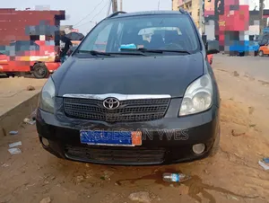 Photo - Toyota Corolla Verso 2000 Black