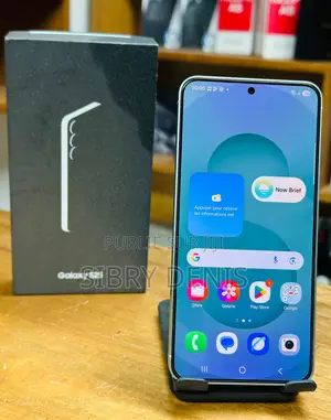 Photo - New Samsung Galaxy S25 256 GB Vert