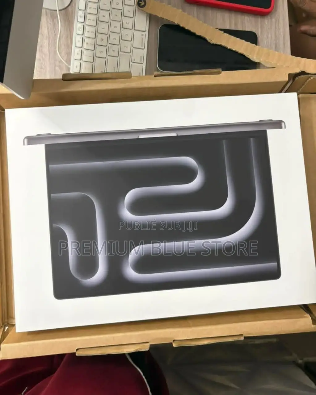 Neuf Apple MacBook Pro 2024 M4 14-Inch 24GB Apple M4 Pro SSD 512GB