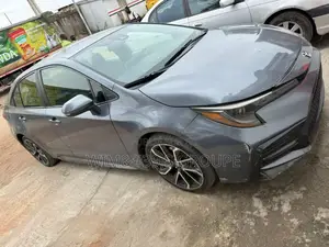 Photo - Toyota Corolla 2019 Gris