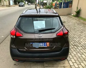 Nissan Kicks SV 2018 Marron