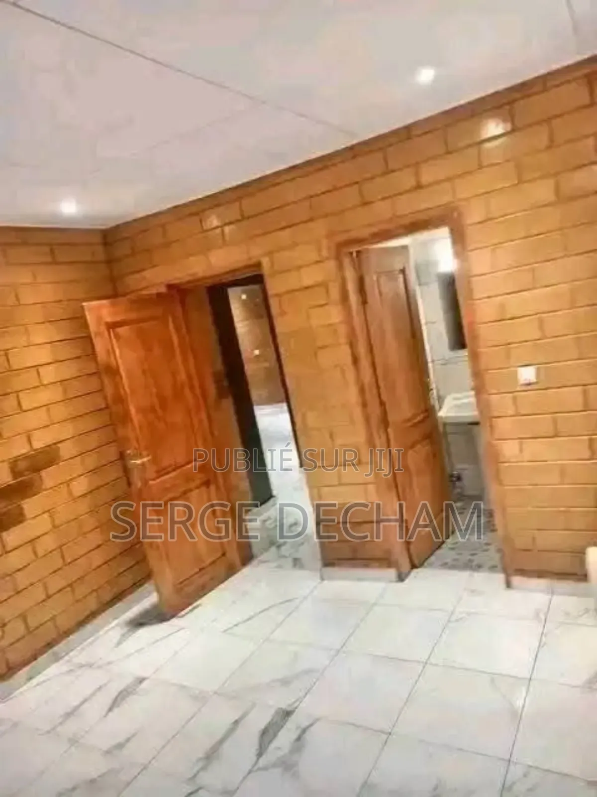 Maison Basse Basse 04pieces 170milles . Condtn 05mois