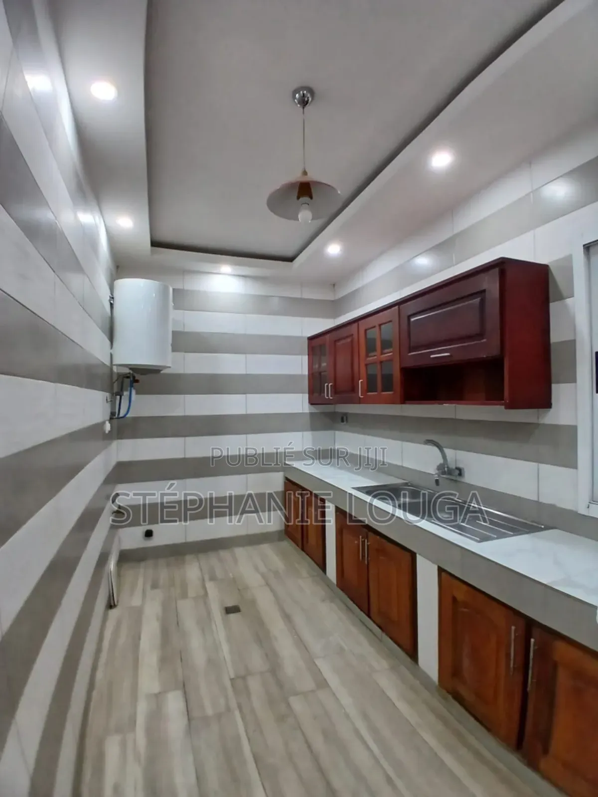 2chbre Appartement dans Grand Bassam, Cité à Louer