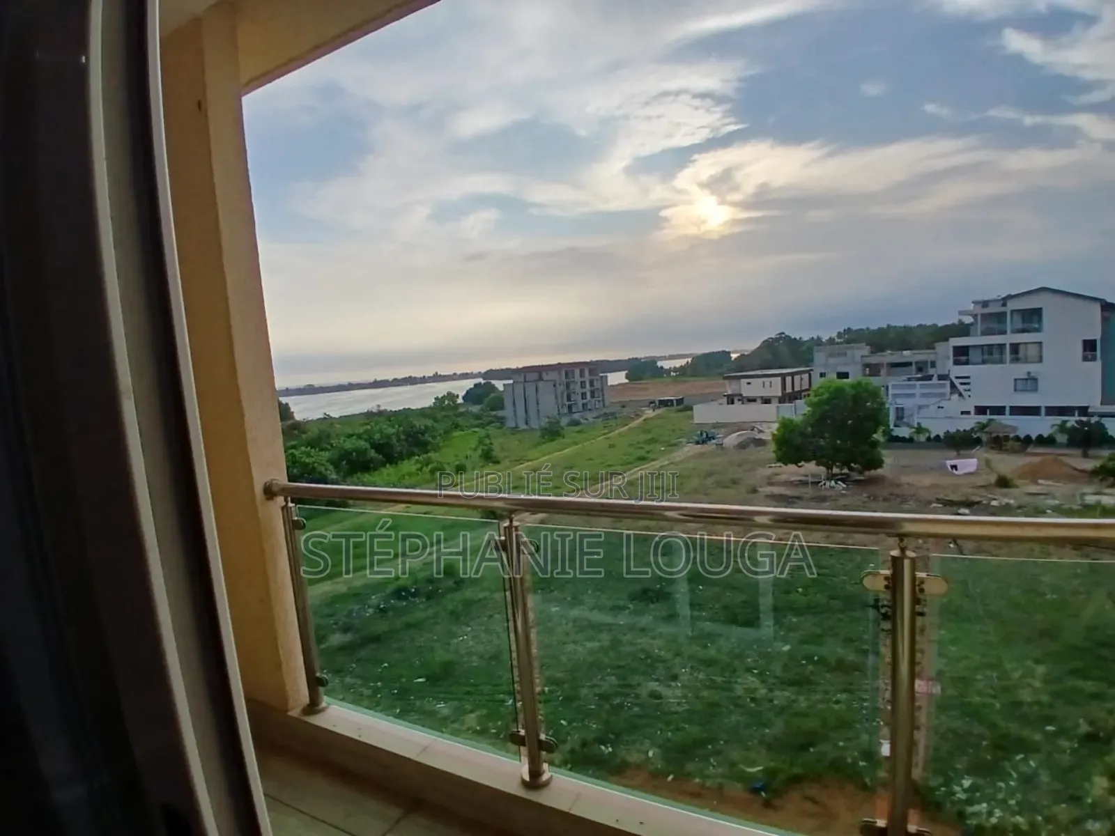 2chbre Appartement dans Grand Bassam, Cité à Louer