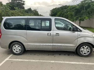 Hyundai H1 2015 Gris