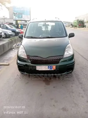 Photo - Toyota Yaris 1.5 2000 Vert