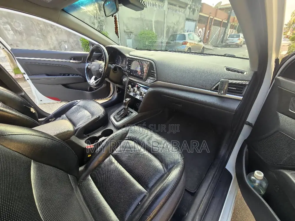 Hyundai Avante 2019 Blanc