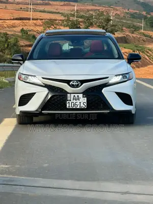 Photo - Toyota Camry 2019 Blanc