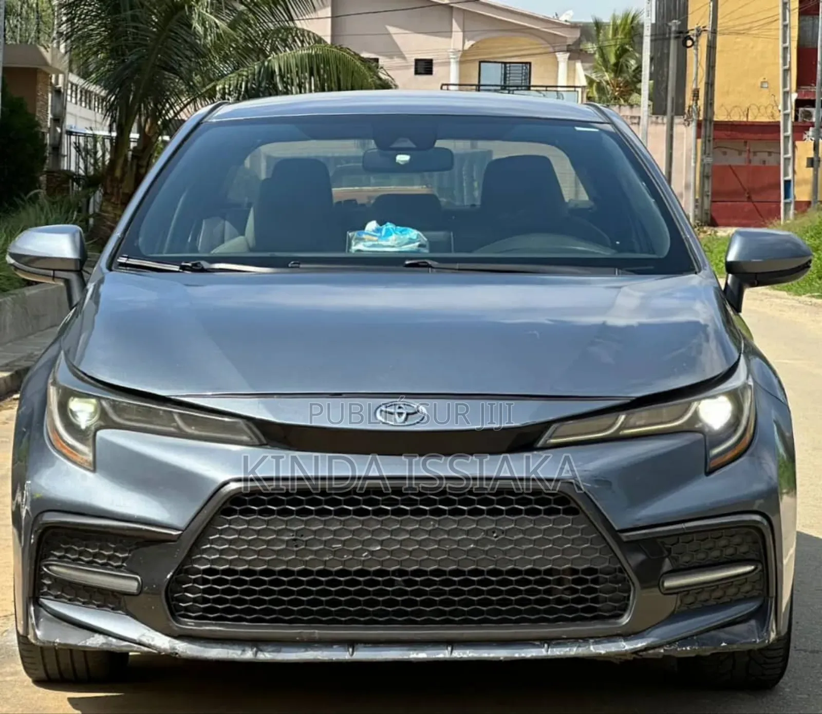 Toyota Corolla SE (1.8L 4cyl 2A) 2019 Gris