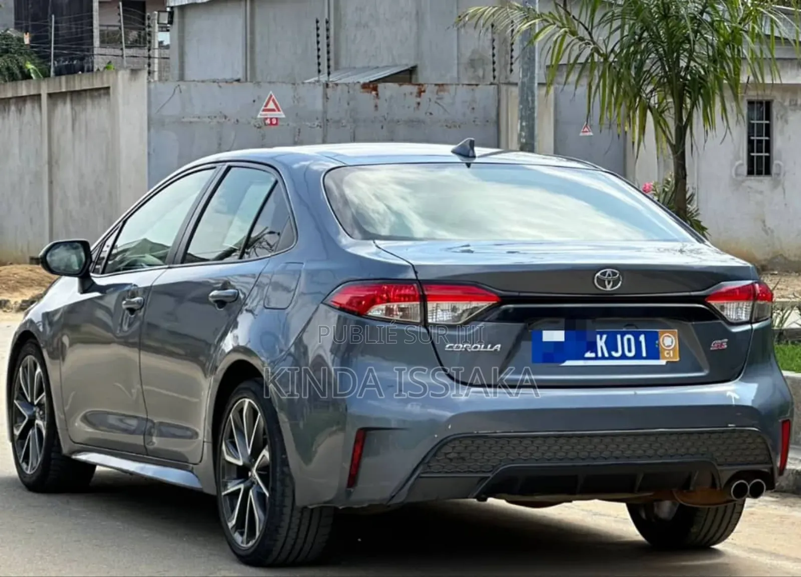 Toyota Corolla SE (1.8L 4cyl 2A) 2019 Gris