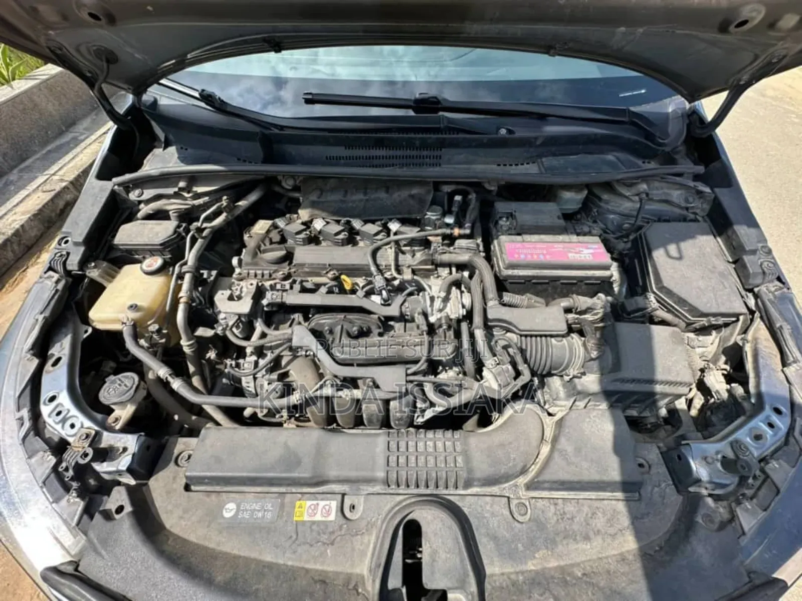 Toyota Corolla SE (1.8L 4cyl 2A) 2019 Gris