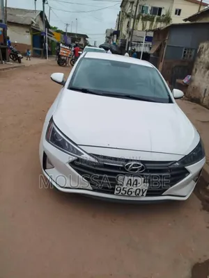 Photo - Hyundai Elantra Limited 2020 Blanc