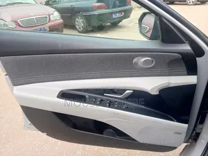 Hyundai Elantra Limited 2022 Black