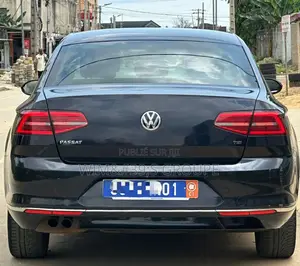 Volkswagen Passat 2018 Blue