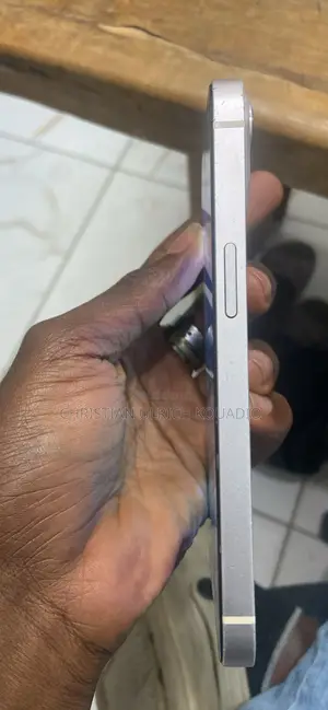 Photo - Apple iPhone 13 128 GB Or rose