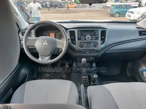 New Mitsubishi L200 2023 Blanc