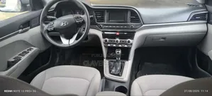 Hyundai Elantra 2020 Gris