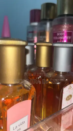 Photo - Parfums Avec Cartons