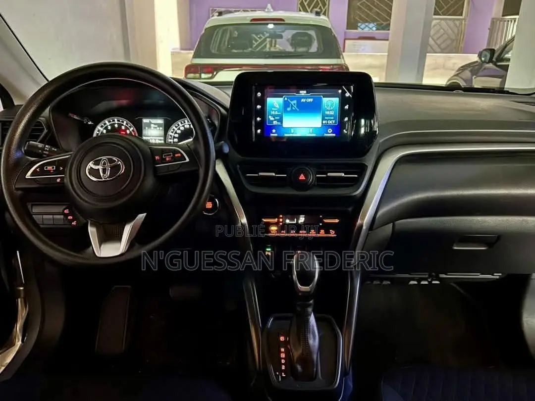 New Toyota Urban Cruiser 2024 Gris