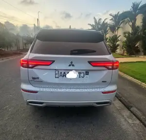 New Mitsubishi Outlander 2023 Blanc
