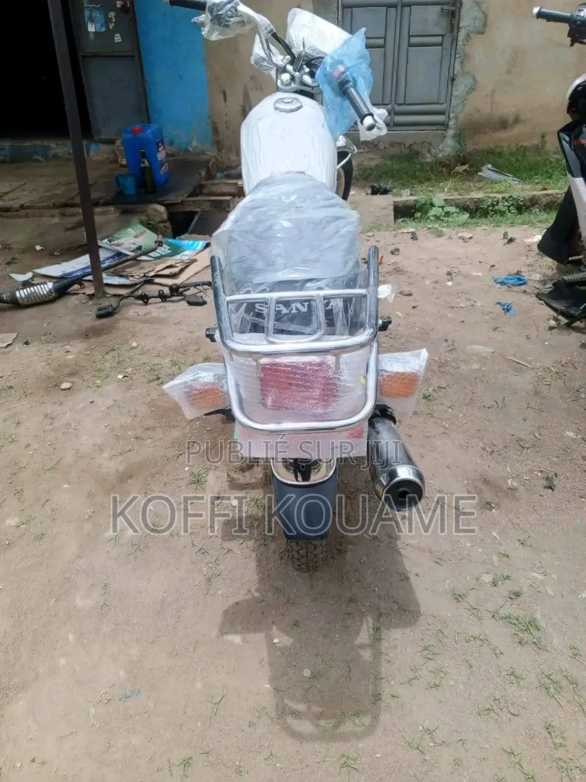 Neuf Motorcycle 2022