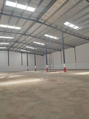 Photo - Entrepôt en Location